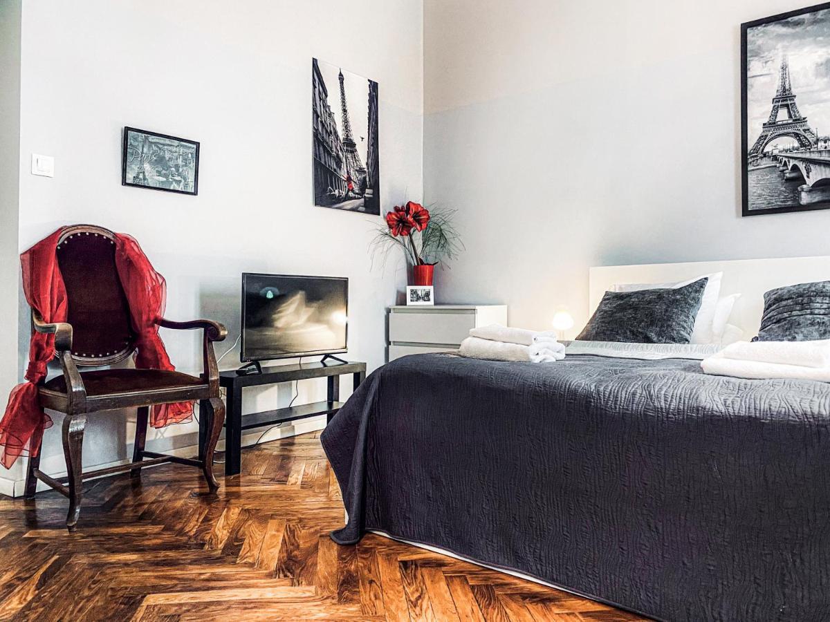 Next To Wawel Castle, Vistula River & Old Town Cracow Apartment