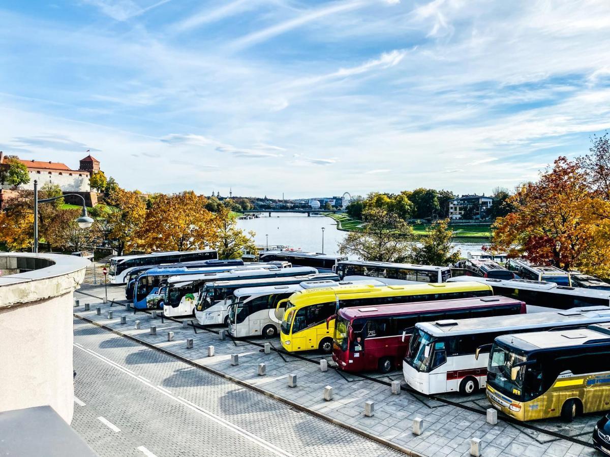 Next To Wawel Castle, Vistula River & Old Town Cracow * Krakow